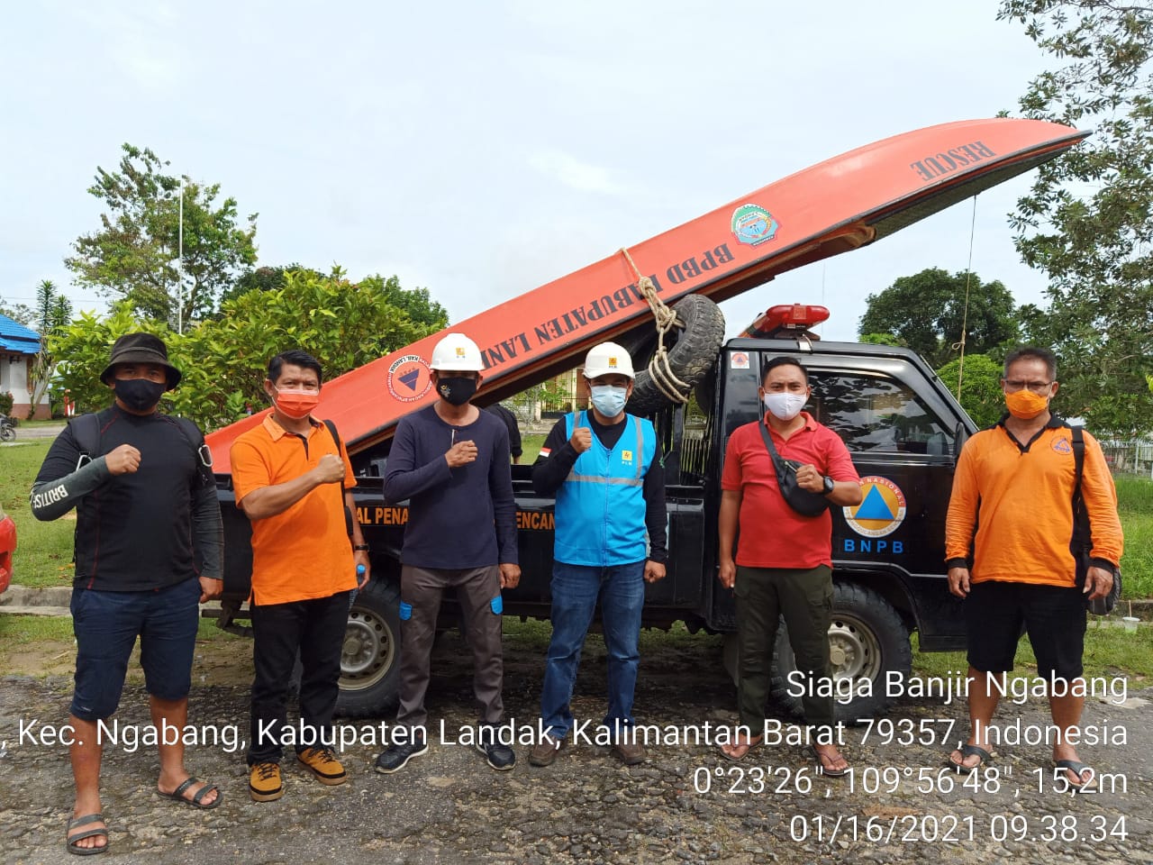 Gerak Cepat Petugas PLN Amankan Pasokan Listrik Paska Banjir di Kabupaten Landak dan Bengkayang
