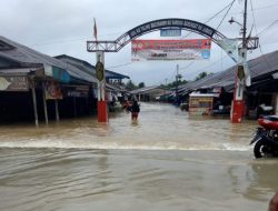 FOTO: Pasar Mandor Terendam Banjir