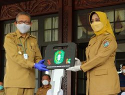 Serahkan 12 Mobil Ambulans dan 92 Oksigen Konsentrator ke Pemkab/Kota di Kalbar, Sutarmidji: Untuk Vaksin Keliling