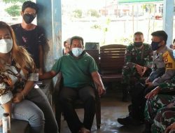 Bersama Tim PPKM Mikro, Polisi di Sungai Nipah Motivasi Warga yang Sembuh dari Covid-19