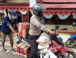 Blusukan Keliling Kampung, Polisi di Mempawah Ini Salurkan Sembako untuk Warga Isoman