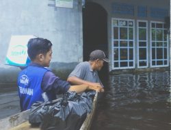 Rumah Yatim Kalbar Bagikan Ratusan Paket Sembako di Desa Pasir