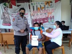Polsek Kuala Behe Pengamanan Pelaksanaan Vaksinasi di Puskesmas