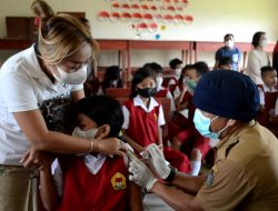 Hari Pertama Vaksinasi Anak di Sekadau Targetkan 300 Siswa SD