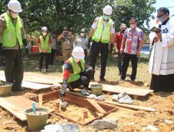 Bupati Landak Letakkan Batu Pertama Pembangunan Gedung Dishub