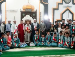 Ulama Palestina Imami Jemaah Masjid Al – Falah Sekadau