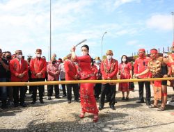 Ritual Adat Naik Dango ke- 37, Bupati Karolin Sampaikan Hasil Panen Padi di Landak