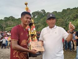 Tim Kesebelasan Sepak Bola DMS Teluk Batang Berhasil Sabet Juara Satu di Turnamen HUT KKU ke-15 dan HUT RI ke-77