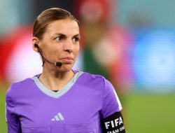 Wasit Perempuan Prancis Buat Sejarah dalam Piala Dunia 2022