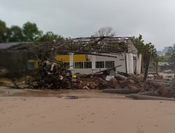 Dihantam Gelombang, 4 Rumah di Ketapang Ambruk