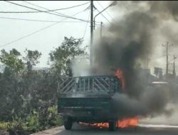 Hendak Beli Kayu, Mobil Pickup Terbakar di Kubu Raya