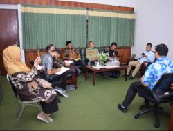 Komisi I DPRD Sambas Konsultasi Penanganan Honorer