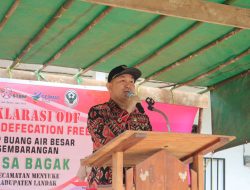 Pj Bupati Landak Beri Apresiasi kepada Masyarakat Mendukung Deklarasi ODF di Desa Bagak