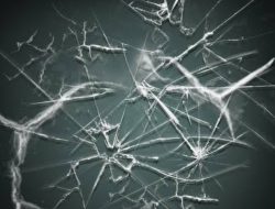 Viral Wanita Ngamuk Pecahkan Kaca Toko di Nanga Tayap Ketapang