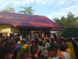 Isu Pelaku PETI Ditangkap, Warga Demo ke Polsek Belitang Hilir