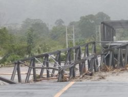 Banjir Maluku Tengah, Jembatan Kawanua Putus, Akses Transportasi Terhambat