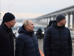 Ledakan di Jembatan Krimea Tewaskan Dua Orang, Ancam Jalur Suplai Perang Rusia