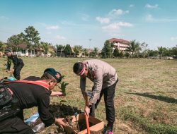 Karo SDM Polda Kalbar Tanam 250 Pohon Buah