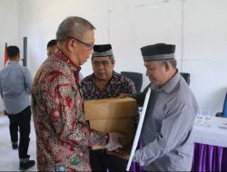 Gubernur Kalbar Serahkan Bantuan Hibah Masjid di Tumbang Titi