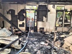 Rumah Pensiunan Pegawai Kantor Camat Belitang Ludes Terbakar