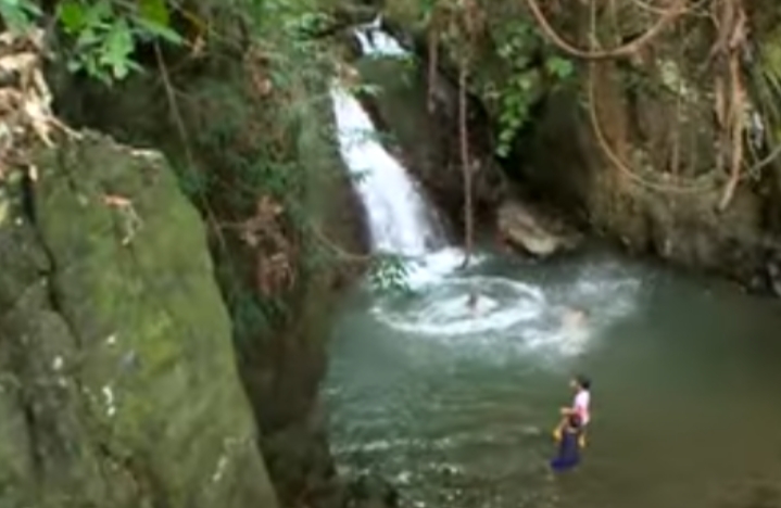 Air Terjun Sibohe di Kalimantan Barat/(YouTube/@TRANS7 Lifestyle)