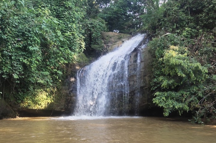 Pesona Air Terjun Tanah Merah Kalimantan Timur/(Goggle Maps/@HaidaraW)