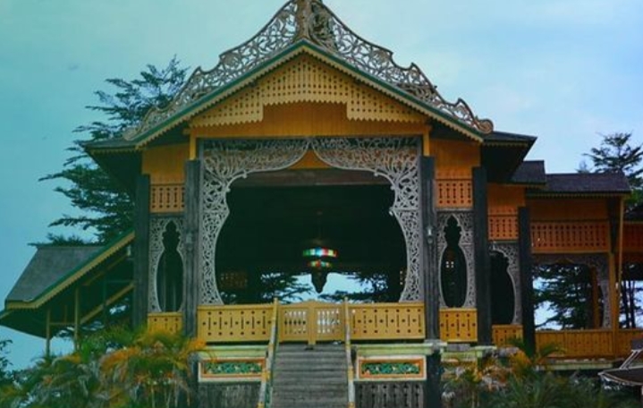 Rumah Adat Melayu Kyai Mangku Negeri di Kalimantan Barat/(instagram/@wearewestbornean)