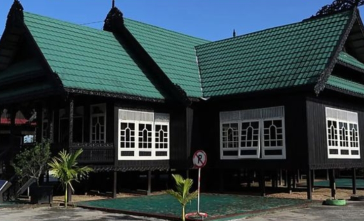 Rumah Adat Baloy Tidung di Kalimantan Utara/(instagram/@info.tulinonsoi_sebuku)