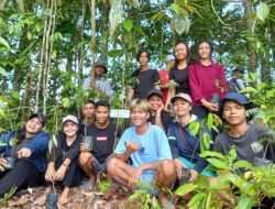 Aksi Tanam Pohon di Desa Kenanga Ketapang, Masyarakat Adat Bersatu untuk Kelestarian Hutan