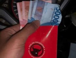 CEK FAKTA: Beredarnya Foto Amplop Merah Lambang PDI-P dengan Isi Rp.300.000 di Medsos