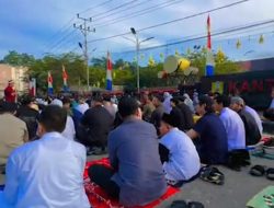 Ribuan Jamaah Melaksanakan Salat Id di Halaman Kantor Bupati Sanggau