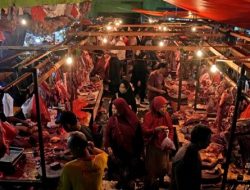 Jelang Idul Fitri, Pasar Tradisional Jakarta Penuh Disesaki Pembeli